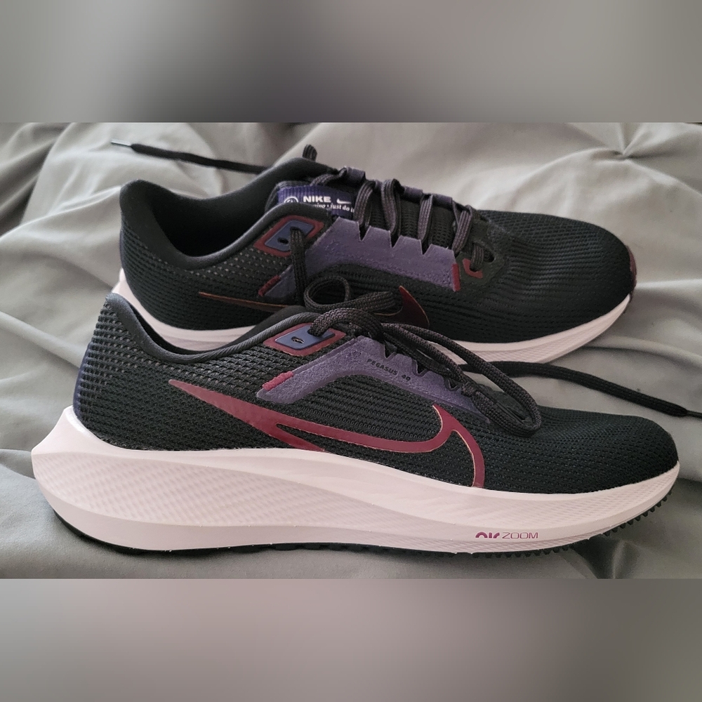 Brand New Nike Womens Pegasus Running Shoe